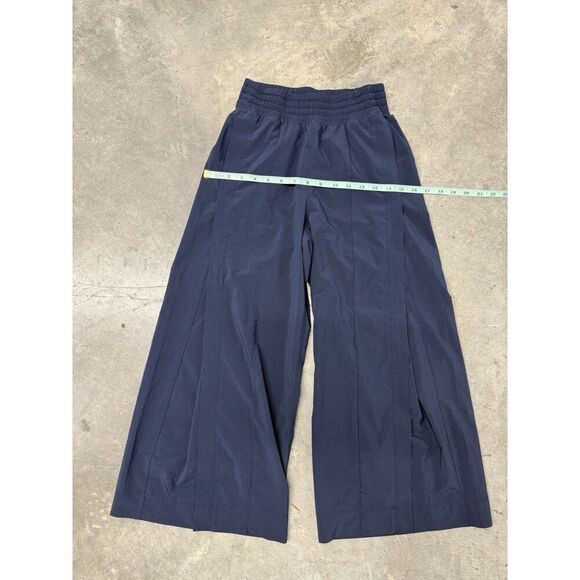 Lululemon Wanderer Culotte.True Navy. Womens. Sz 2 - Picture 4 of 16